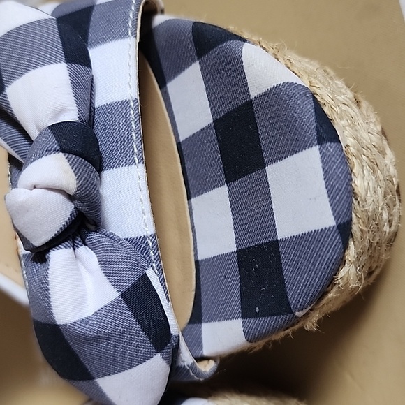 Heels - Picture 3 of 7